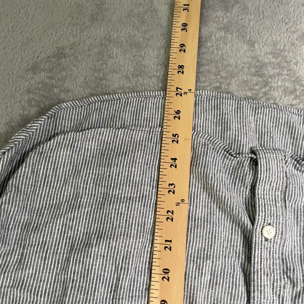 Banana Republic minimalist coastal